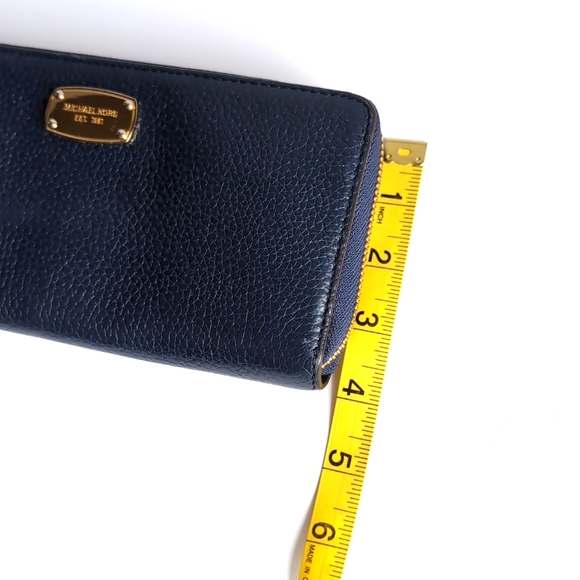 Michael Kors Jet Set Navy Blue Travel Zip Around Leather Wallet - Picture 14 of 15